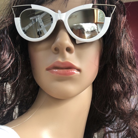 COPY - 🔥HP🔥Sunglasses Collection Edgy White Sunni… - Picture 9 of 13